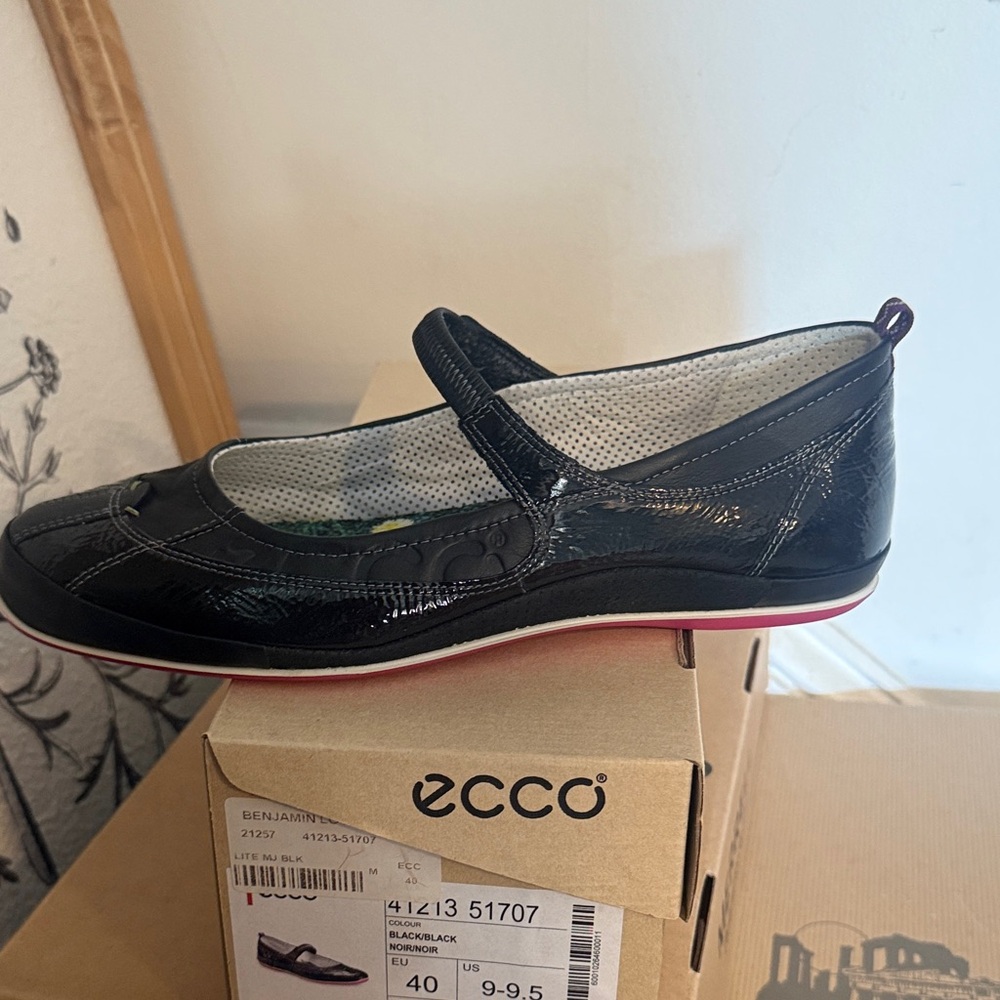 Ecco Women's Black Patent Mary Jane Flats
